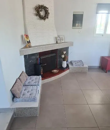 بيت للعطل Livadi House Theológos