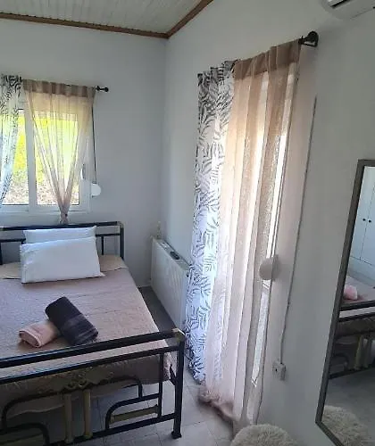 بيت للعطل Livadi House Theológos