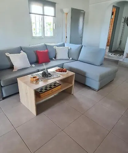 بيت للعطل Livadi House