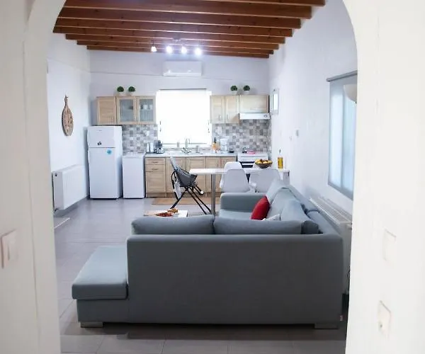 Livadi House بيت للعطل *