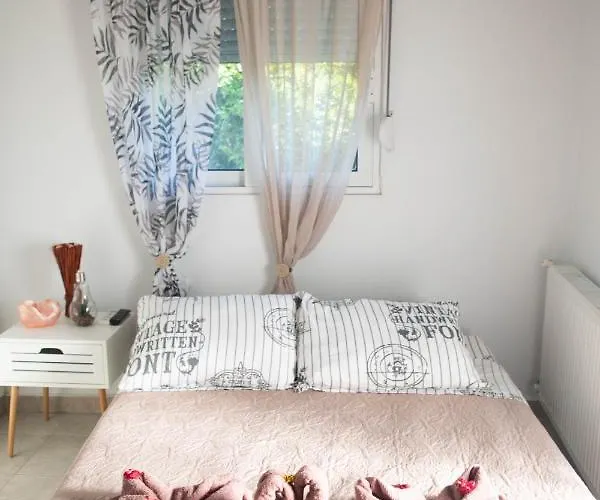 Livadi House بيت للعطل *