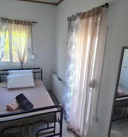 別荘 Livadi House Theológos