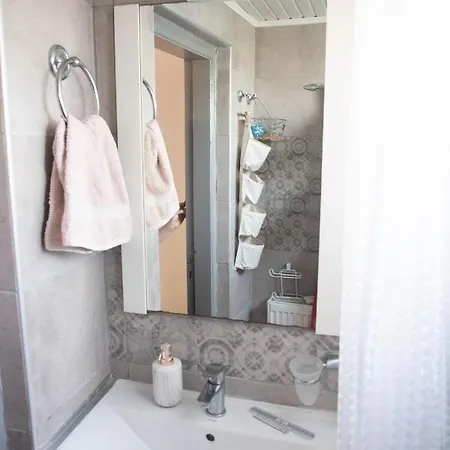 別荘 Livadi House Theológos